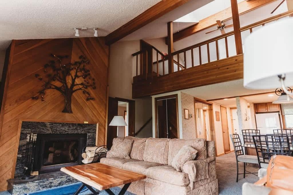 Top Floor Luxury, Sauna, Private Pool, Lake Bellaire Beach, 5 Beds, 4 Full Bath Екстер'єр фото