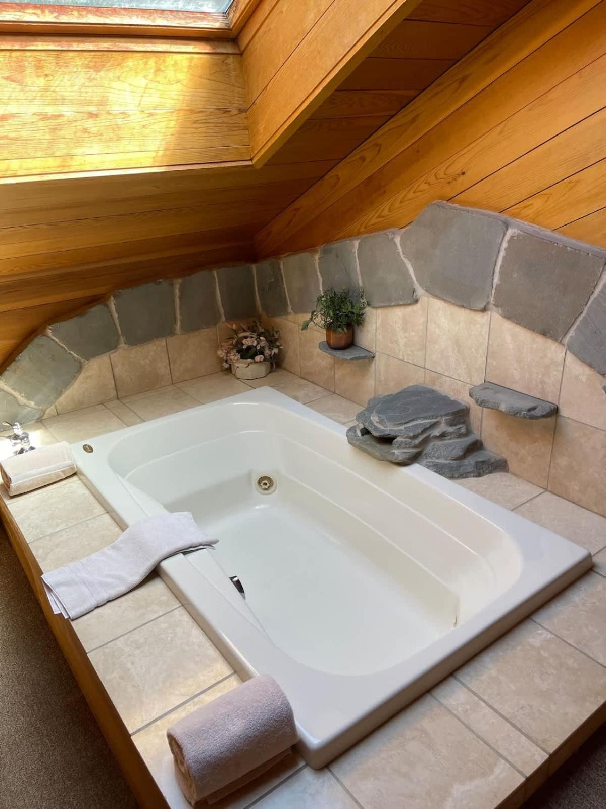 Top Floor Luxury, Sauna, Private Pool, Lake Bellaire Beach, 5 Beds, 4 Full Bath Екстер'єр фото