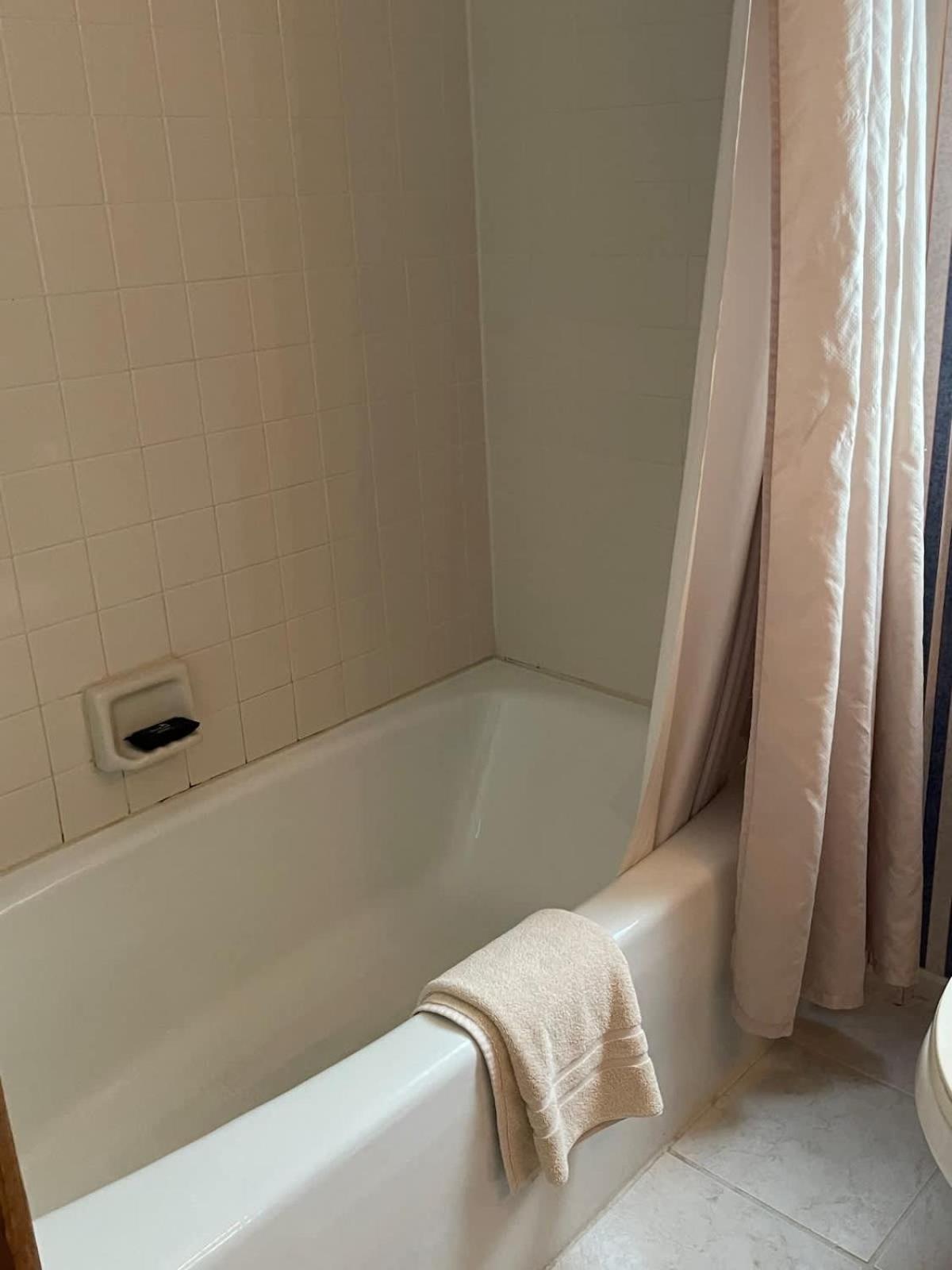 Top Floor Luxury, Sauna, Private Pool, Lake Bellaire Beach, 5 Beds, 4 Full Bath Екстер'єр фото