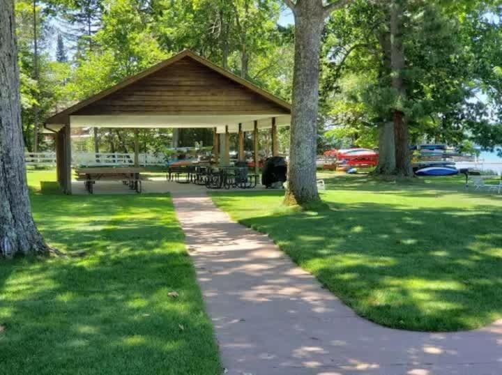 Top Floor Luxury, Sauna, Private Pool, Lake Bellaire Beach, 5 Beds, 4 Full Bath Екстер'єр фото